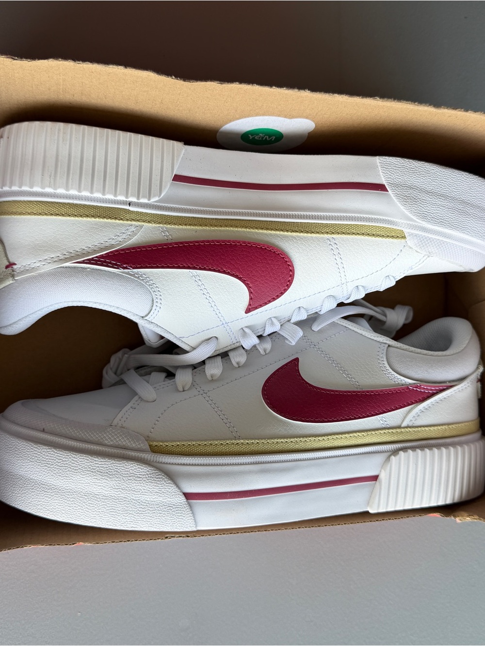 NEW Nike Women's 10 court Legacy Lift White Sneakers with red Swoosh Gold Trim
